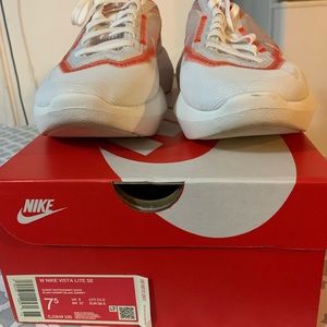 Woman Nike vista lite